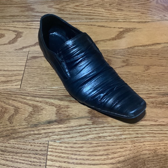 Styled Black Dress Shoes - Picture 4 of 10